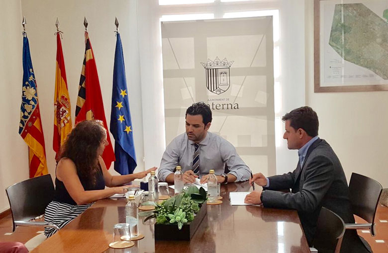 El convenio entre Ayuntamiento y Parc Tecnològic permitirá crear más plazas de aparcamiento en el parque