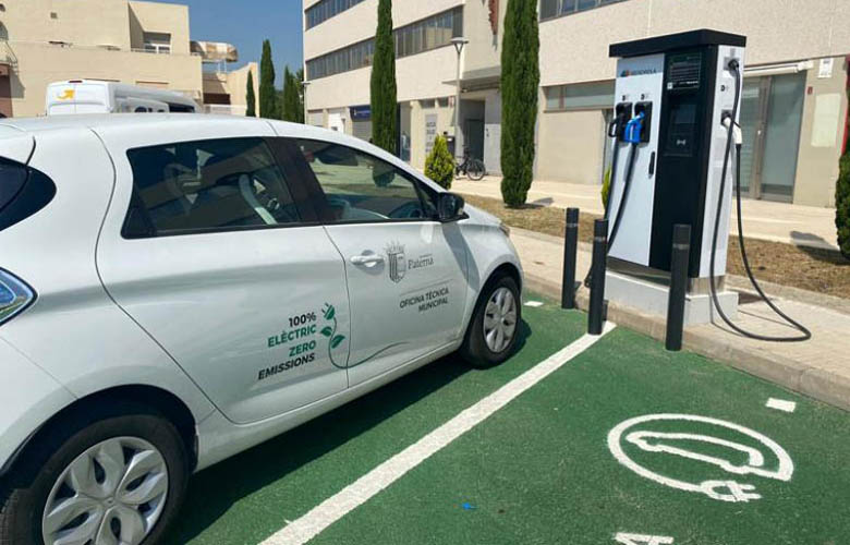 Paterna apuesta por la sostenibilidad con 14 nuevos vehículos eléctricos y 8 puntos dobles de recarga más 